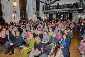 Fotos: Stadtarchiv Bamberg, Jürgen Schraudner Blick in den vollbesetzen Großen Saal